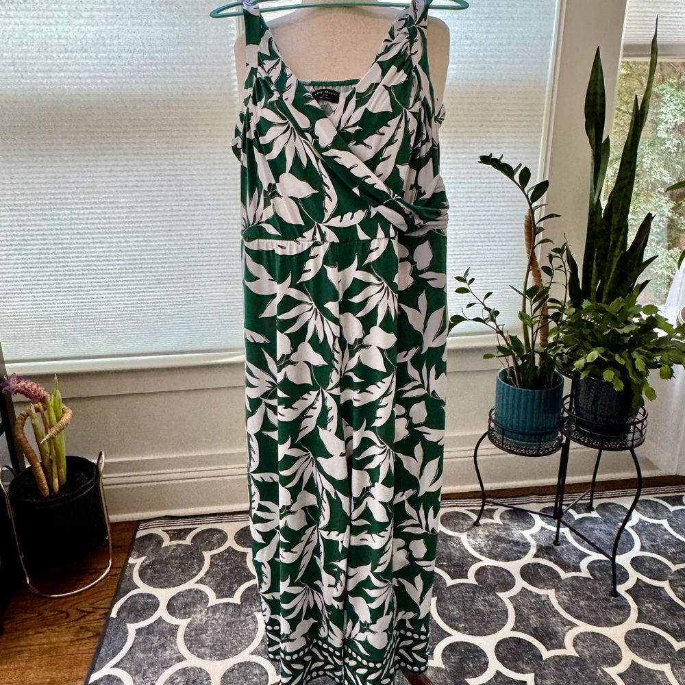 Green and White Leaf Print Women's Dress - Picture 2 of 4